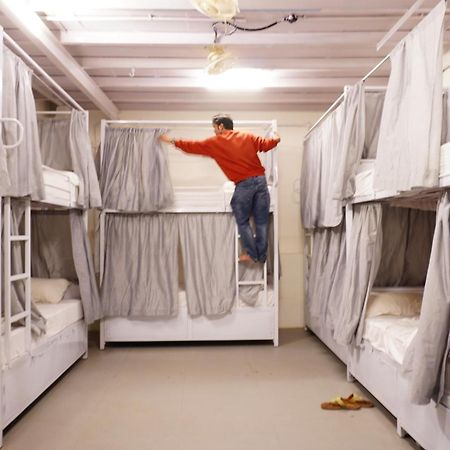 Hammock Hostels - Bandra Мумбай Екстериор снимка