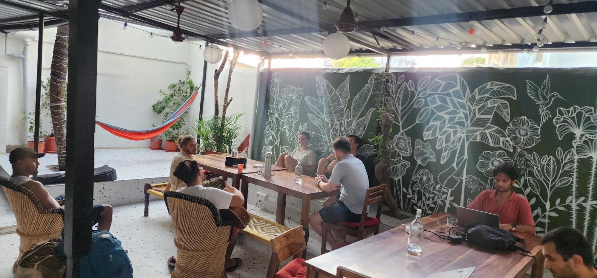 Hammock Hostels - Bandra Мумбай Екстериор снимка