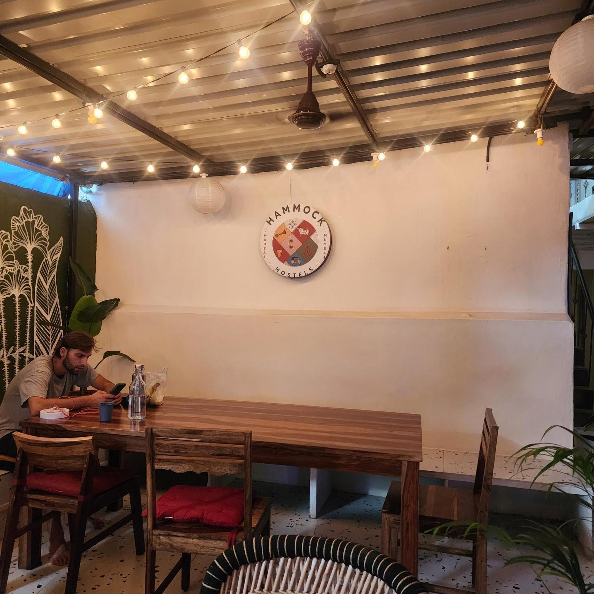 Hammock Hostels - Bandra Мумбай Екстериор снимка