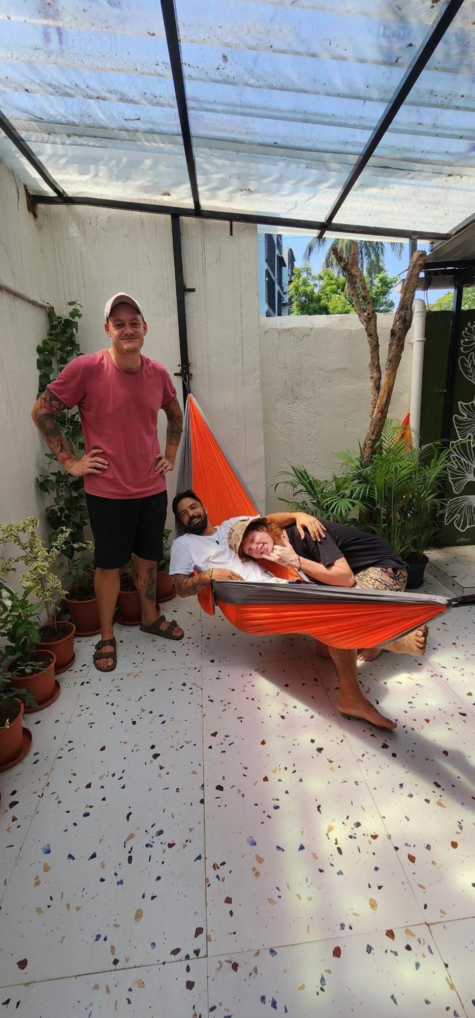 Hammock Hostels - Bandra Мумбай Екстериор снимка