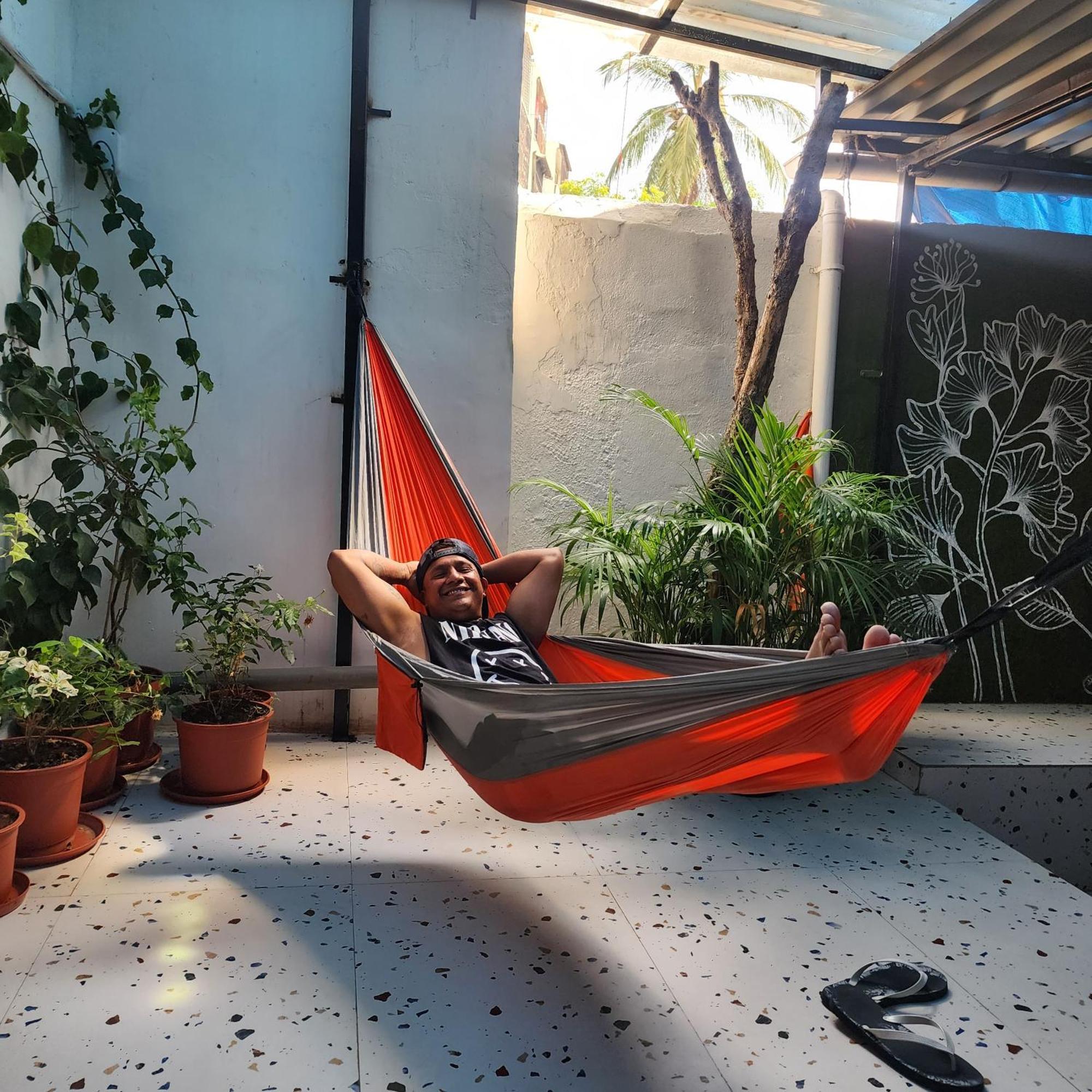 Hammock Hostels - Bandra Мумбай Екстериор снимка
