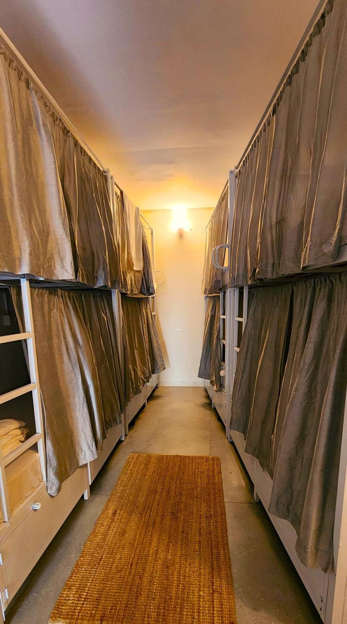 Hammock Hostels - Bandra Мумбай Екстериор снимка