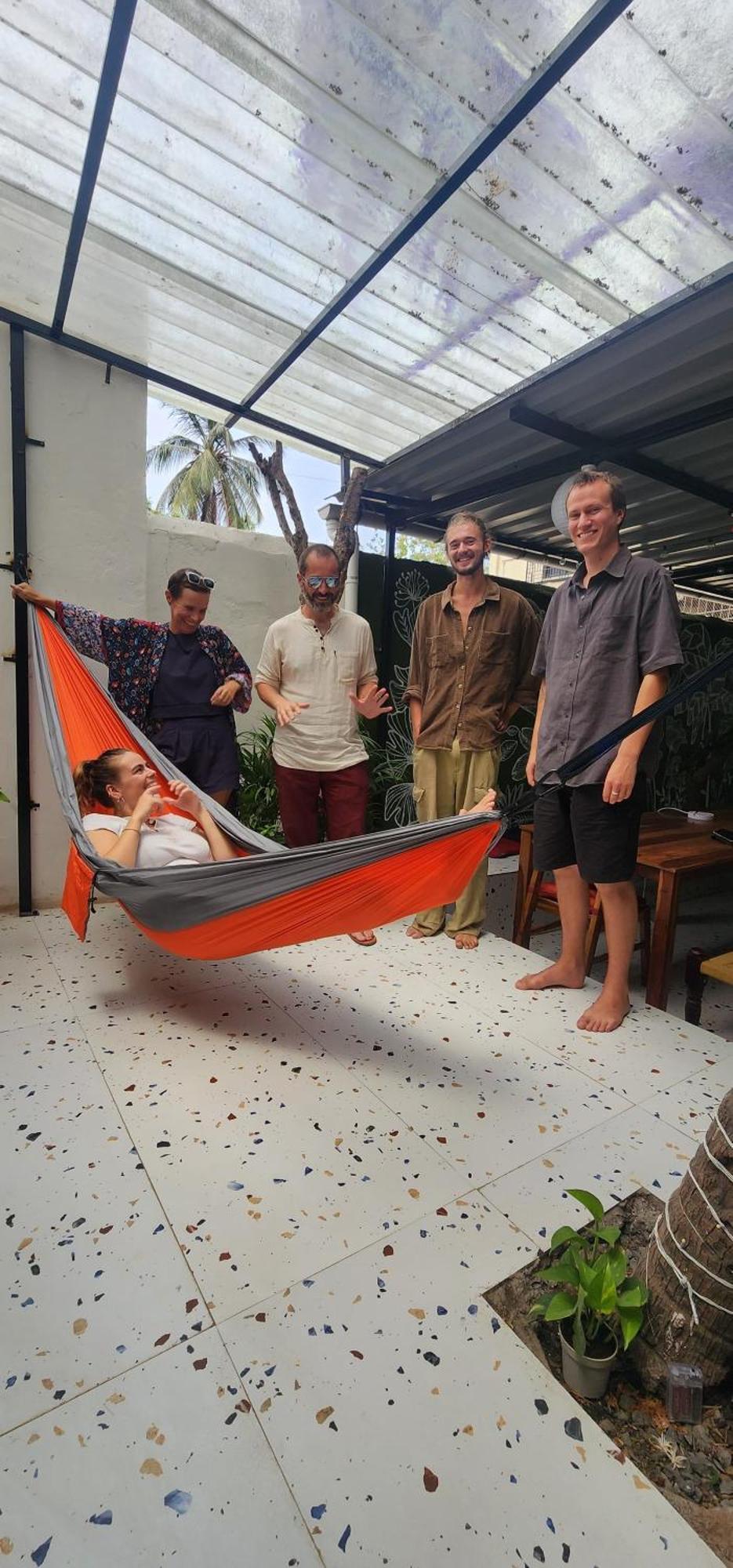 Hammock Hostels - Bandra Мумбай Екстериор снимка